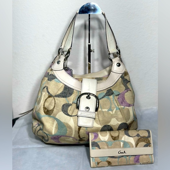 Coach Lynn Soho canvas and leather with silver hardware and silver metal. - Picture 15 of 15